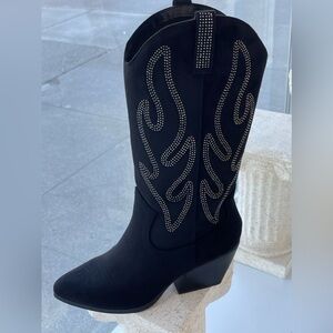 Black cowgirl boots with rhinestones